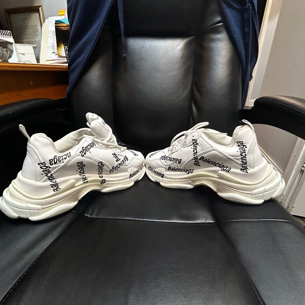 Balenciaga - Picture 7 of 8